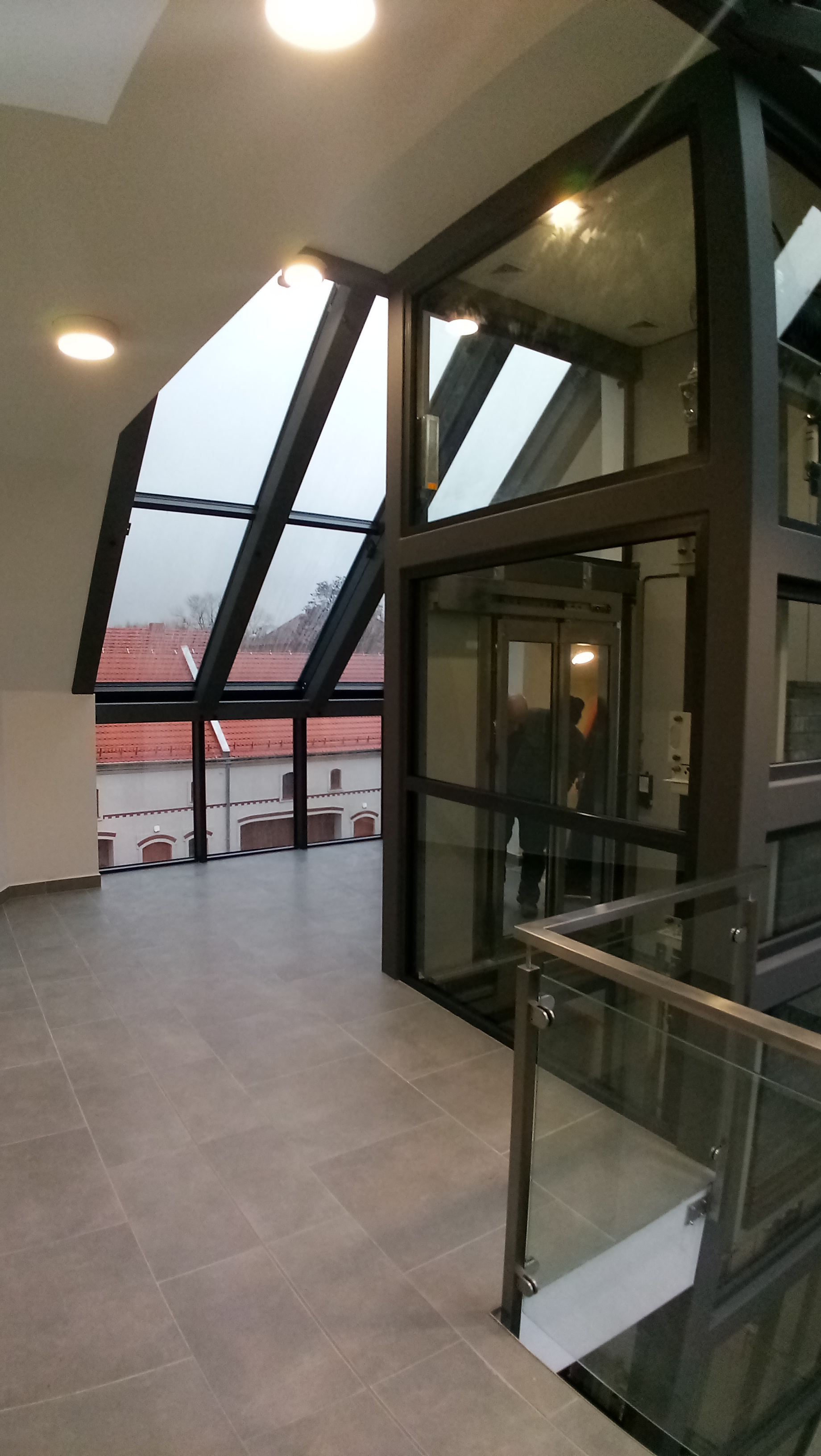 Biurowiec na kratownicy Warrena - wnętrza