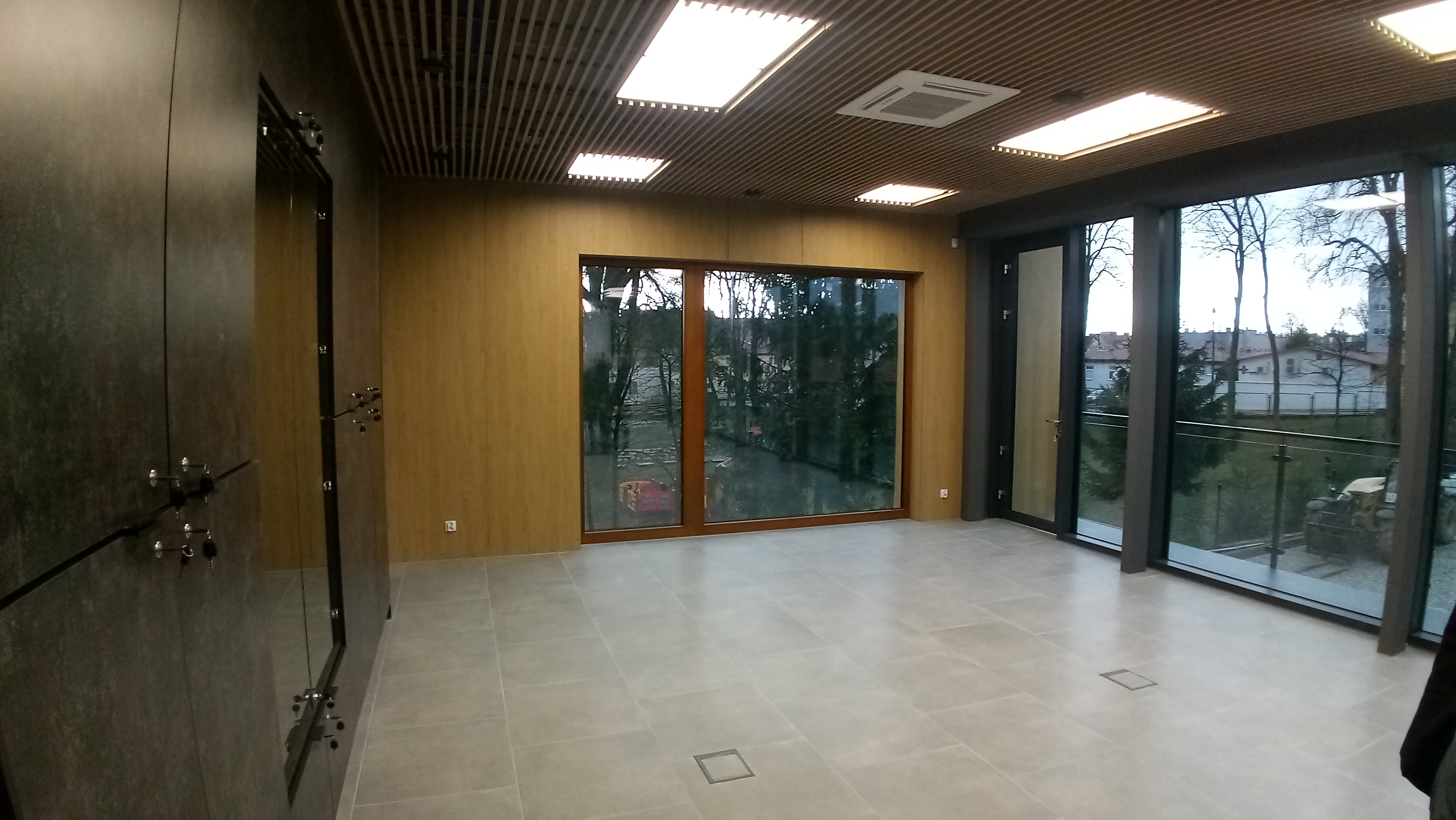 Biurowiec na kratownicy Warrena - wnętrza