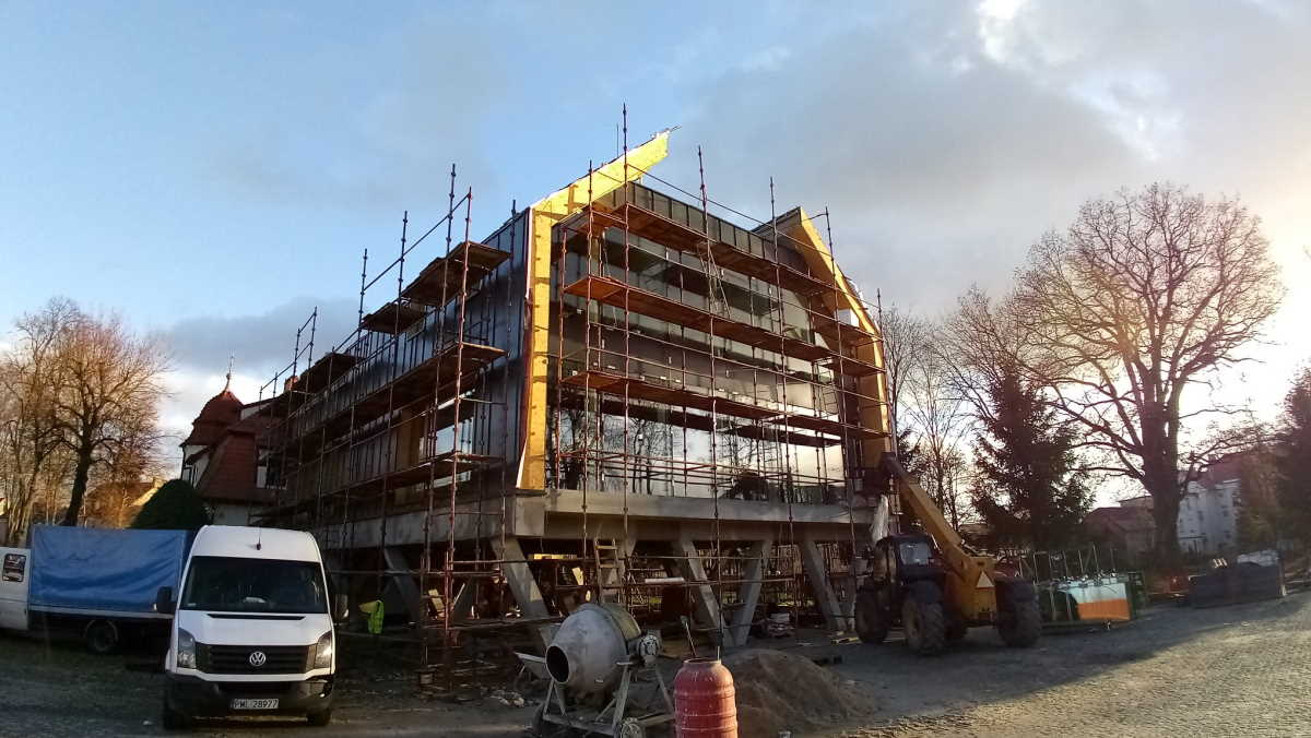 Etap realizacji budynku biurowego - fasady