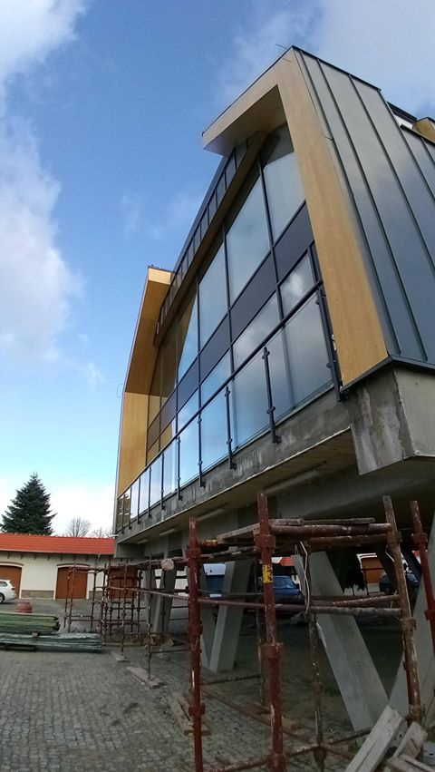 Etap realizacji budynku biurowego - stan surowy zamknięty