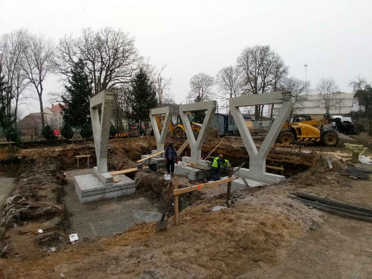 Fundamenty pod biurowiec na kratownicy Warrena