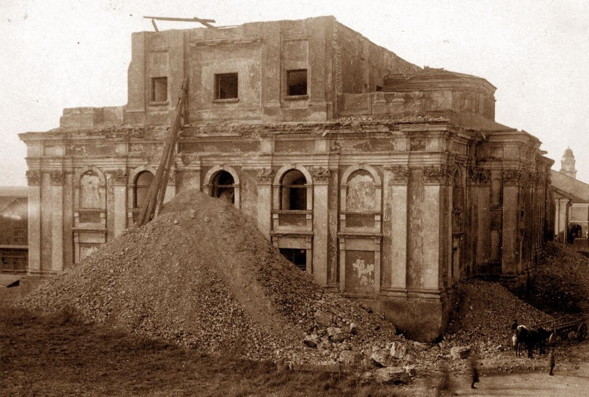 Zniszczony kościół przez zaborcę na przełomie XIX w. (ze zbiorów A. Gąsianowski)